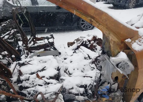 2023 Tesla Model Y Awd/Long Range Dual Motor All-Wheel Drive z USA, uszkodzony, nr VIN 7SAYGAEE0PF969370